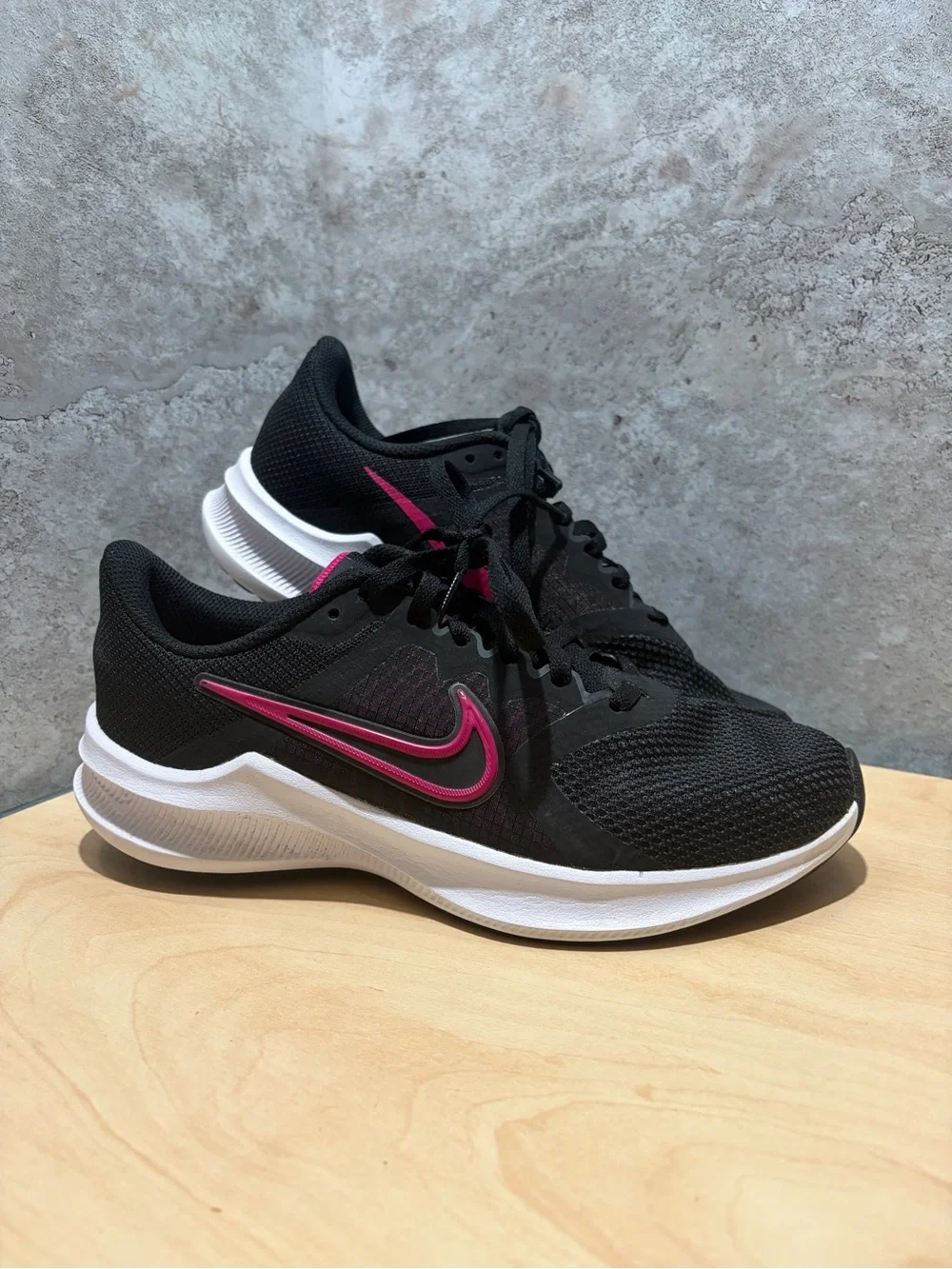 Nike Downshifter 11 'Black Fireberry' women's running shoe size 6.5